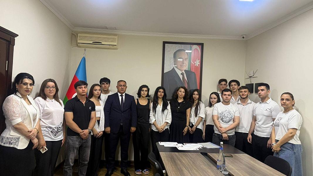 Xırdalan Bələdiyyəsinin sədri tələbələrlə görüşüb